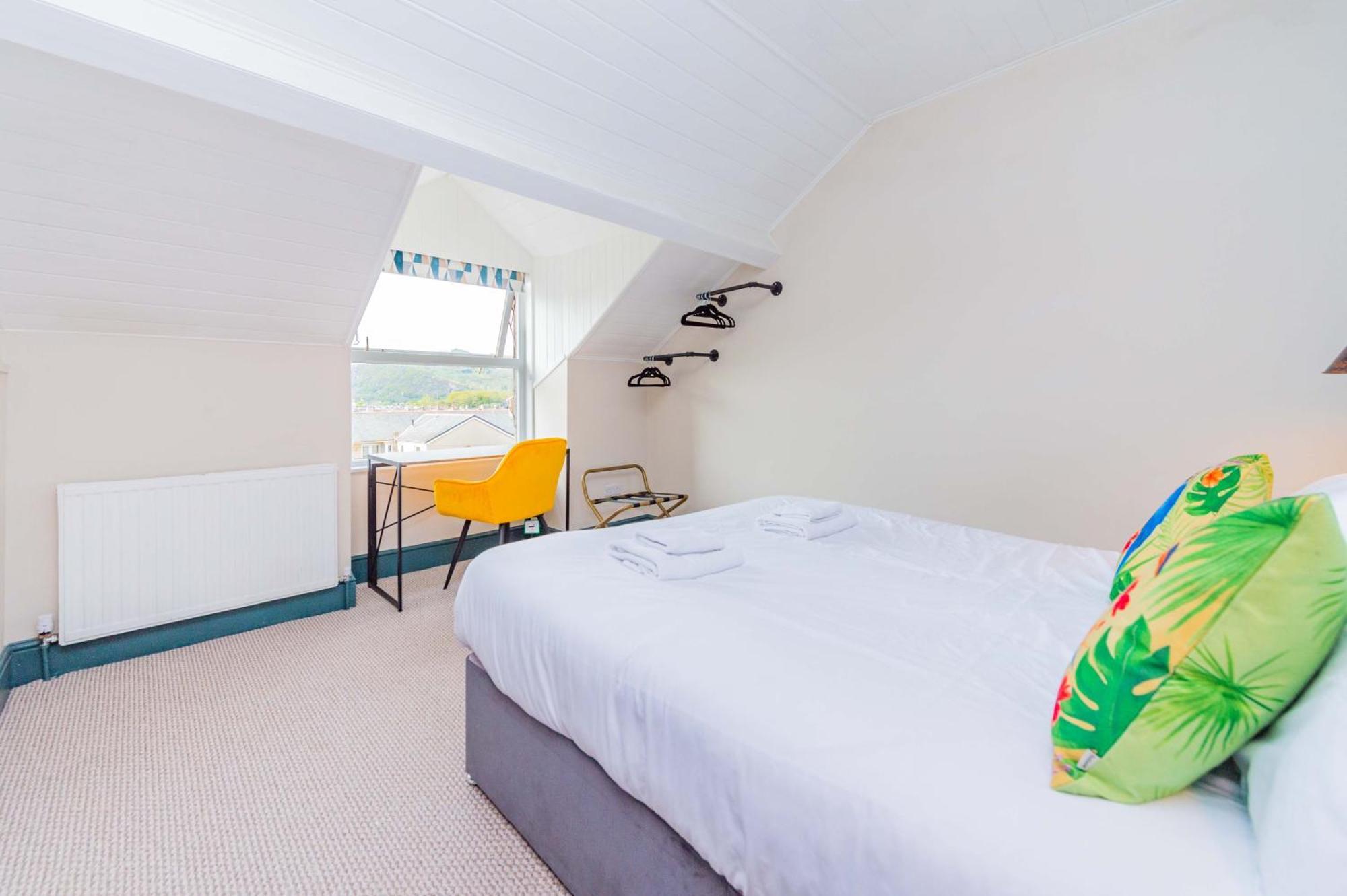 Snowdon House, 8 Bedrooms, Sleep 16, Close To Blackrock Sand 포스마독 외부 사진